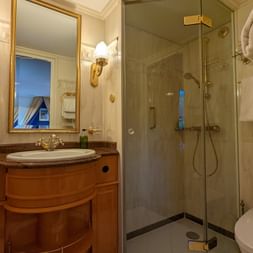 MS CASANOVA, Bathroom