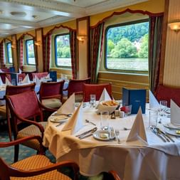 MS CASANOVA, Restaurant
