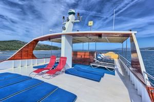 Andela Lora, Sonnendeck