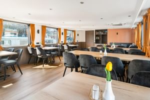 Salon und Restaurant, MS Wending