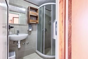 Andela Lora, Badezimmer