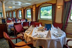 MS CASANOVA, Restaurant