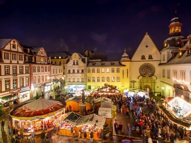 Weihnachtsmarktstimmung auf dem Jesuitenplatz in Koblenz Weihnachtsmarkt Jesuitenplatz Koblenz