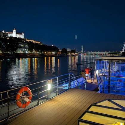 MS SERENADE 1, Sonnendeck bei Nacht