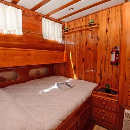 Stylish wooden cabin with double bed and private bathroom Double bed cabin on th SUNDIAL