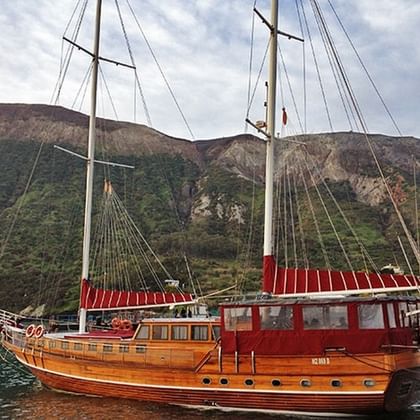 The Sundial at anchor – an elegant gulet in traditional style The SUNDIAL at anchor