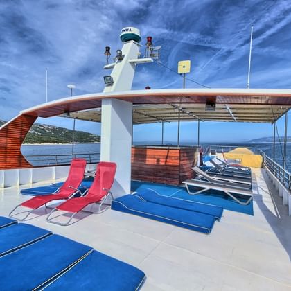 Andela Lora, Sonnendeck
