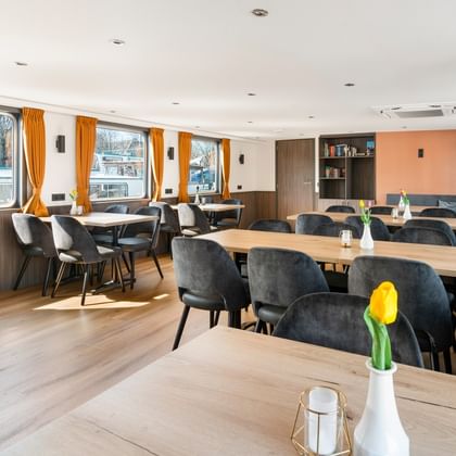 Salon und Restaurant, MS Wending