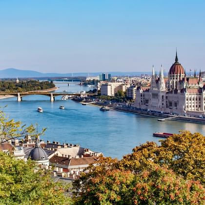 Budapest, Blick auf den Staddteil Pest mit Parlament