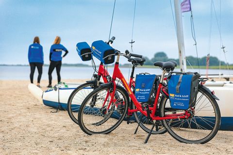 SE-Tours bikes on the beach